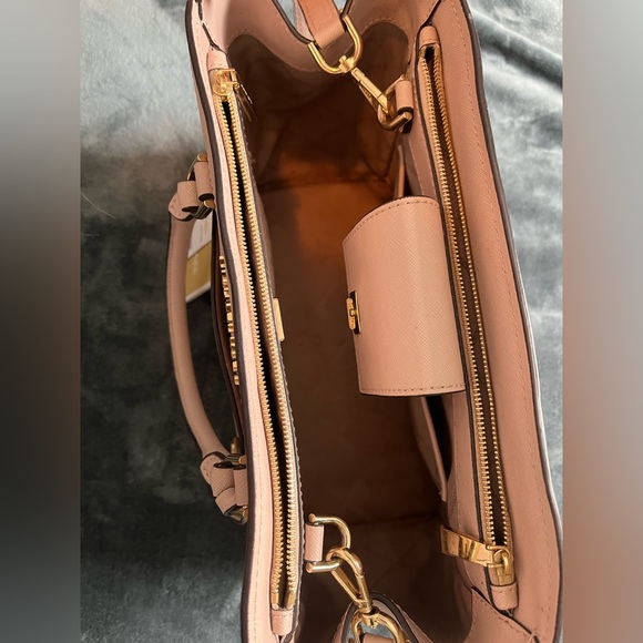 Pink Michael kors purse - Picture 2 of 3